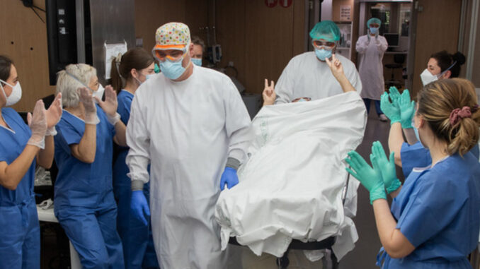 médicos españoles y chinos