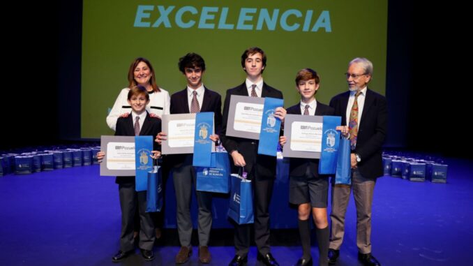 20221201-Fot- Premios Excelencia y Merito (3)
