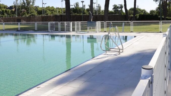 Piscina verano polideportivo Carlos Ruiz